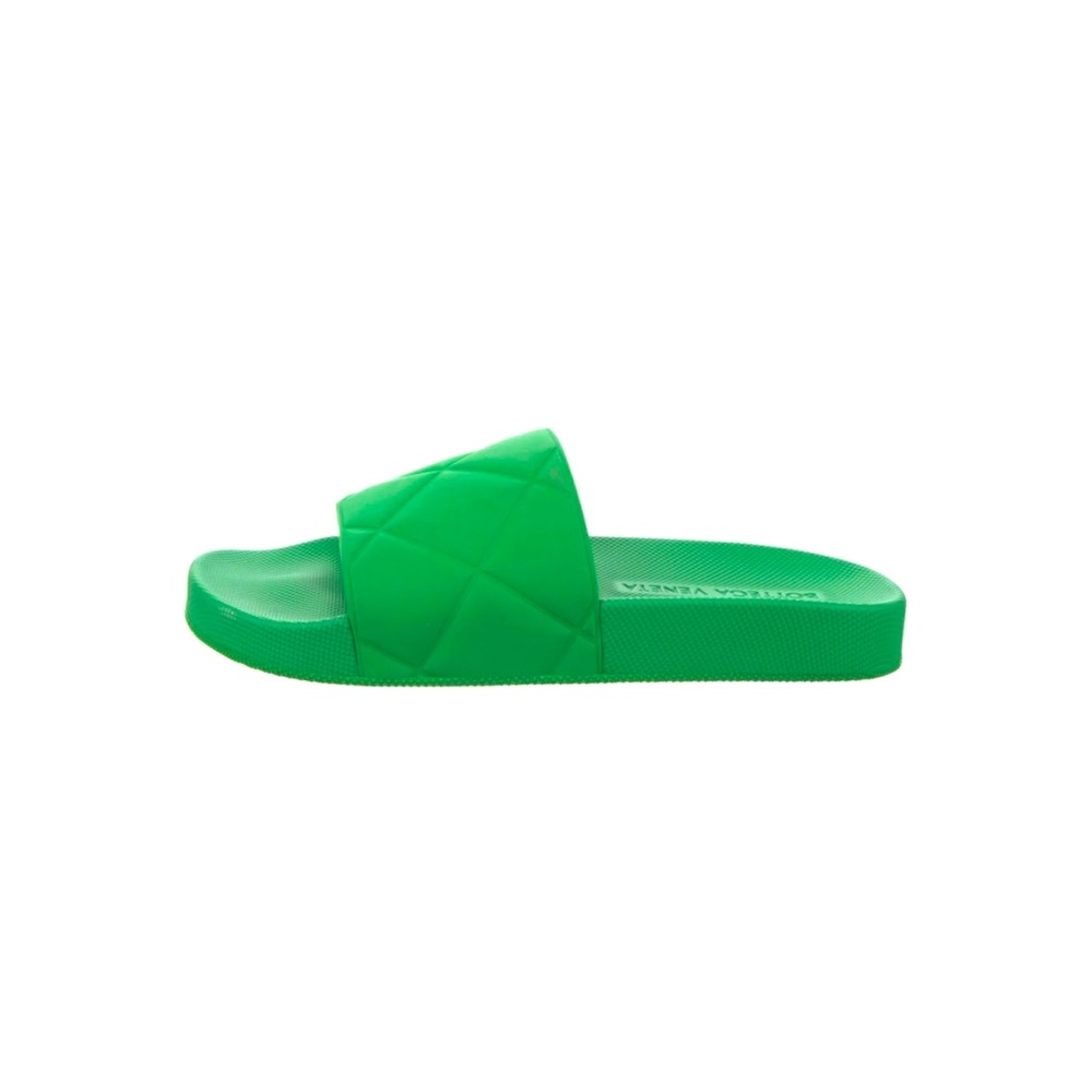 Bottega Veneta
Intrecciato Weave Rubber Slides
Size: 8 | IT 38